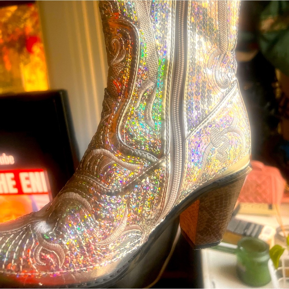 Silver cow girl Boots Helen’s hearts